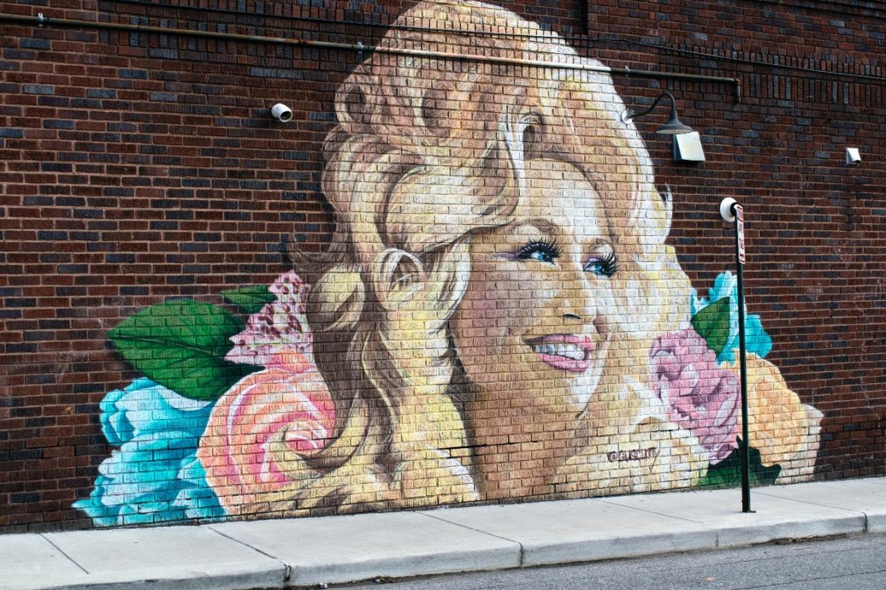dollyparton-sc615731be90fa6-1280